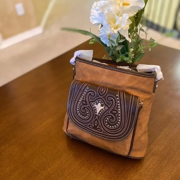 Montana west embroidery collection crossbody bag - Picture 4 of 8